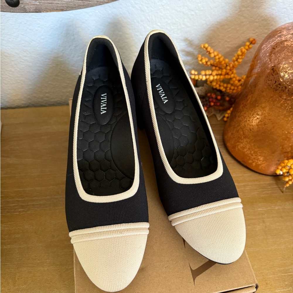 VIVAIA Two-Tone Black and Cream Ballet Flats